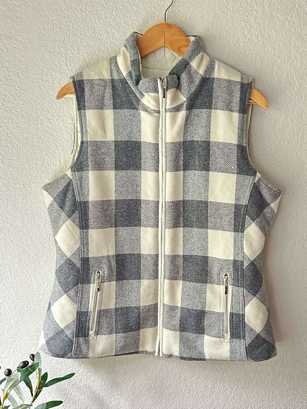 Pendleton‎ Reversible Pendleton Cream and Gray Plaid Sleeveless Zip Vest